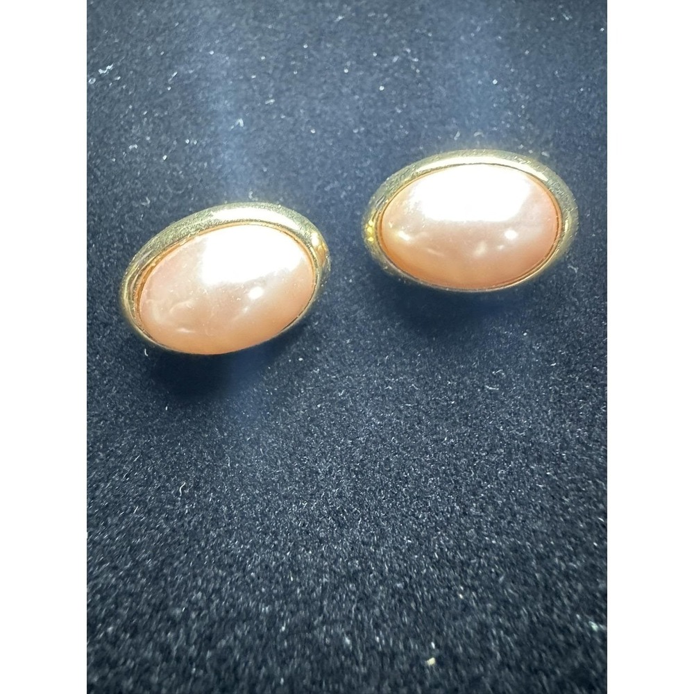 Vintage Gold Tone Oval Ciip on Earrings w/Blush Pink Faux Pearls
